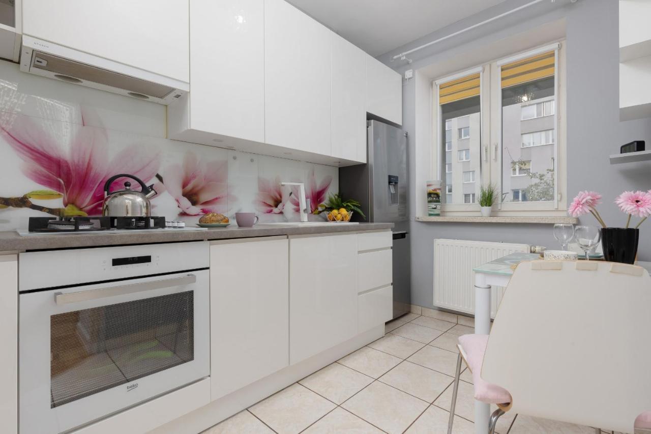 Studio Bielany With Home Office Near Metro Station By Noclegi Renters Warszawa Eksteriør billede