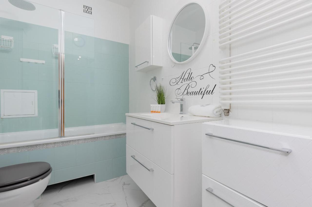 Studio Bielany With Home Office Near Metro Station By Noclegi Renters Warszawa Eksteriør billede