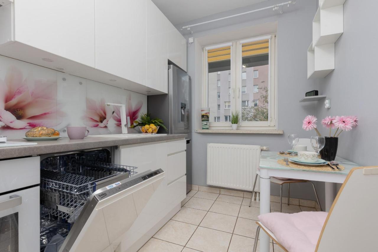 Studio Bielany With Home Office Near Metro Station By Noclegi Renters Warszawa Eksteriør billede
